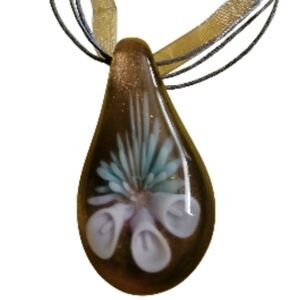 P20 Elegant Brown and White Pendant Necklace